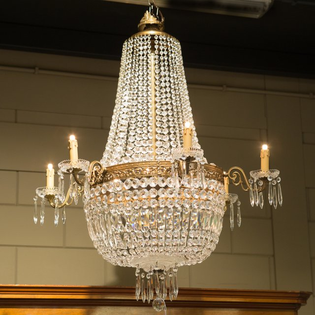 Verkocht artikelnr. 0160078 Zakkroonluchters Kristal Empire Model
diameter: 1.90m

zonder ketting 1 meter

Met verguld metalen monturen en zes armen
Keywords: Zakkroonluchters Kristal Empire Model