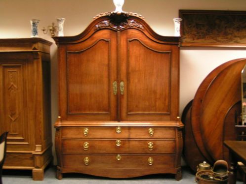 Verkocht artikelnr. 00592a Louis Seize Empire Slavonisch Eiken Kabinet 1780, altijd zeer mooie antieke kasten in museum kwalitiet in de collectie.
B: 1.90 m x D: 57cm x H: 2.35m

18e eeuws, in zeer goede conditie, TOPSTUK!

Keywords: Louis Seize Empire Slavonisch Eiken Kabinet 1780