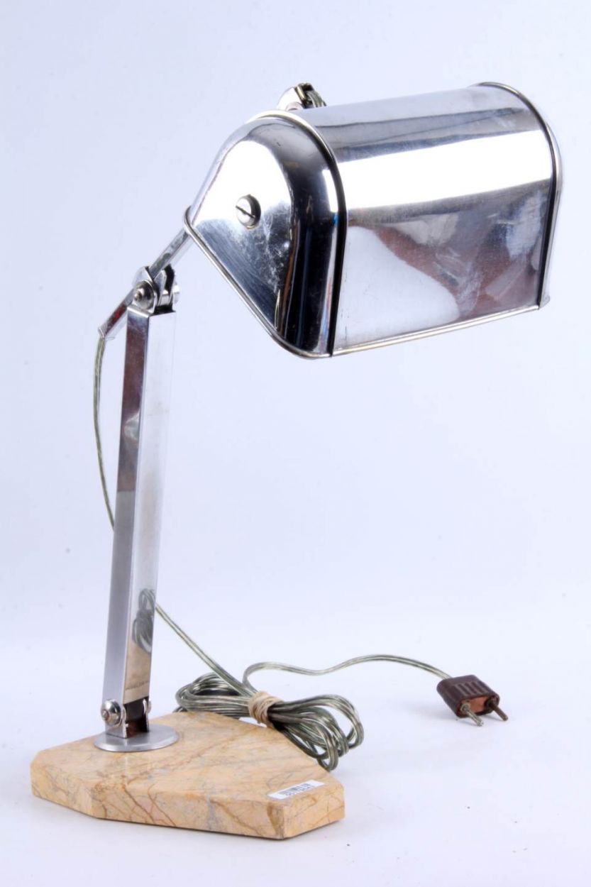 Verkocht. 001600102 Art Deco Bureaulamp op Marmeren Voetje
Art Deco Bureaulamp op marmeren voetje.

H: 45cm
Keywords: art deco