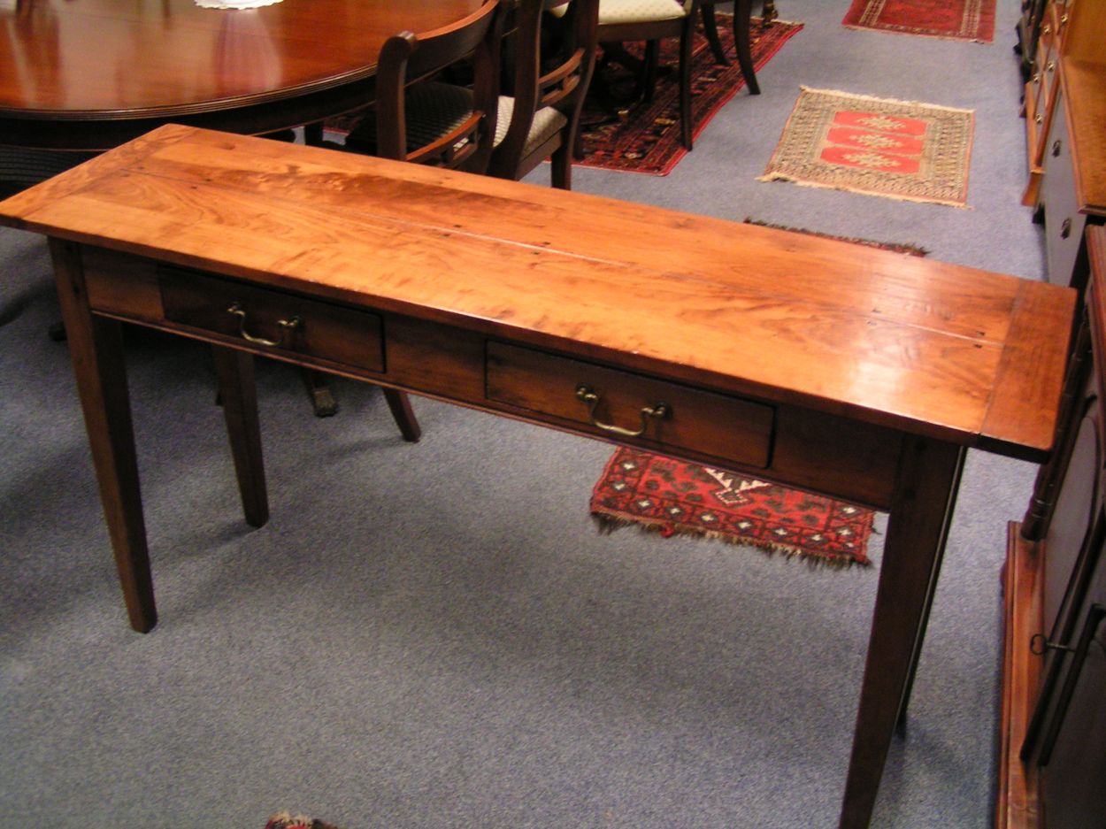 Verkocht artikelnr. 0161005 Engelse Sidetable Massief Kersen
in topstaat.

Merk: Cherry Company, vervaardigt op een oud engels recept.

doorgepent.

B: 1.40m x D: 40 x H: 76cm
Keywords: Engelse Sidetable Massief Kersen
