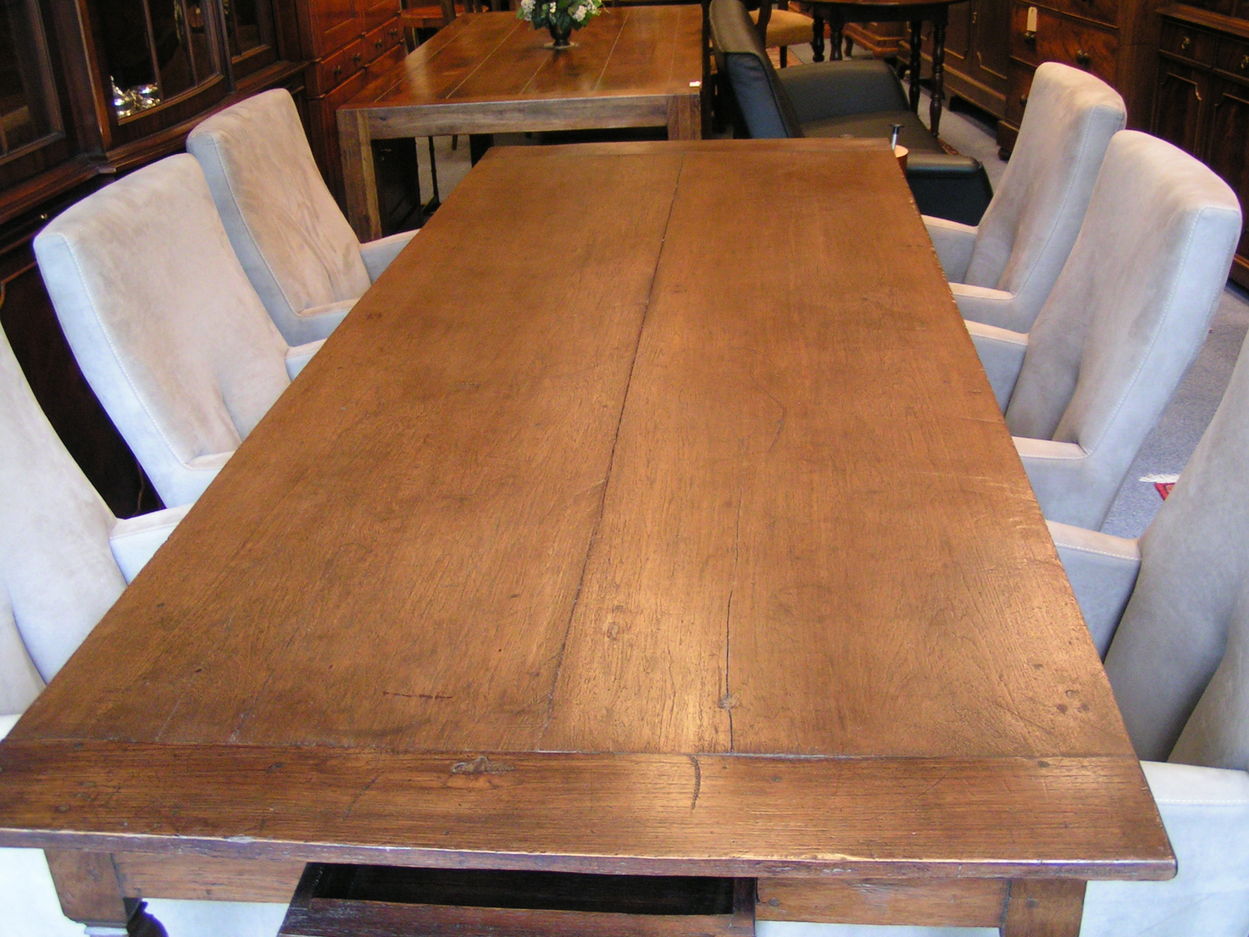 Verkocht artikelnr. 000542 Antieke Eiken Eettafel +/- 1840 (19e eeuw) 
L: 2.54m x B: 96cm x H: 77cm

Tafel in zeer goede staat, uniek exemplaar!

Met Factuur van 'Het Raaymakers Antiek & Interieur te Milheeze van 19 juni 2012: toenmalige prijs 2750 euro voor deze antiek tafel.
Keywords: Antieke Eiken Eettafel +/- 1840 (19e eeuw)