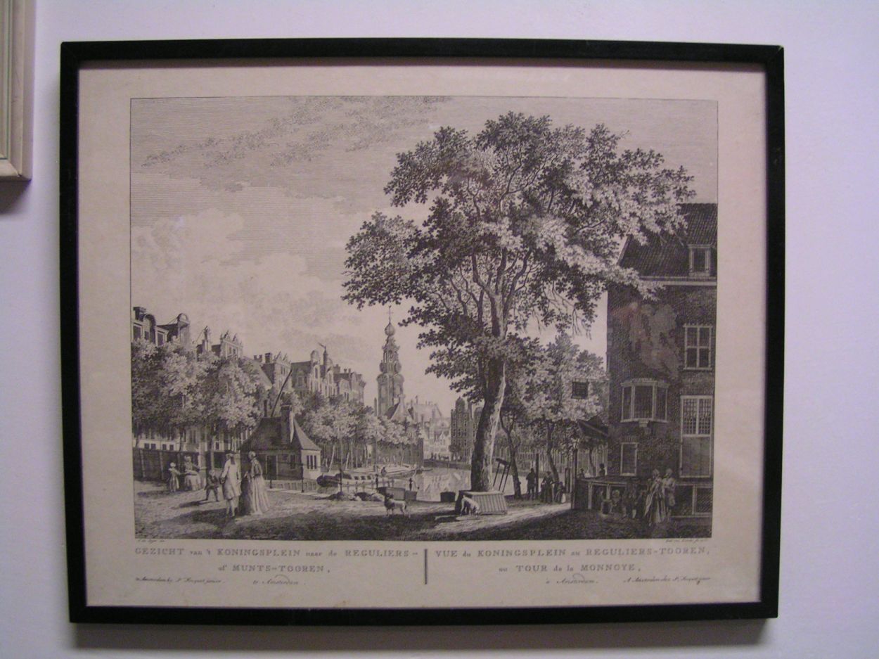 artikelnr. 0160095 Gravure Stadsgezicht A'dam: prijs 75 euro
Gezicht van 't Koningsplein naar de Regulier- of Munts-Tooren

ou Tour de la Monnoye

A Amsterdam chez P. Fouquet junior gesigneerd
Keywords: Gravure Stadsgezicht A&#039;dam