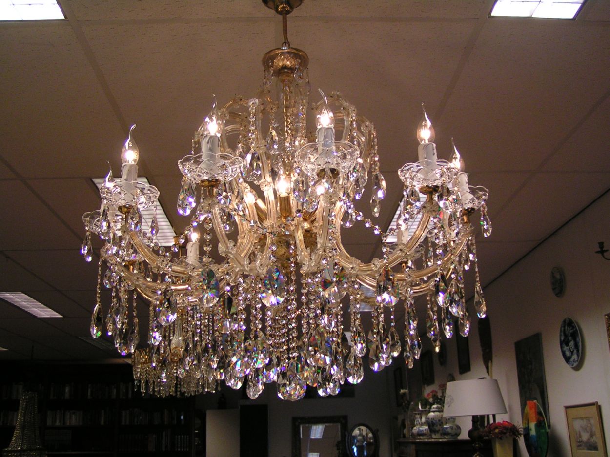 Verkocht artikelnr. 0160059 Kristallen 'Maria Theresia' Kroonluchter 20 Lichten
1 meter zonder ketting, 1.10m doorsnede.

In Nieuwstaat!

Met Swarovski Kristallen Heldere Pegels.

Top Kroonluchter!
Keywords: Kristallen &#039;Maria Theresia&#039; Kroonluchter 20 Lichten