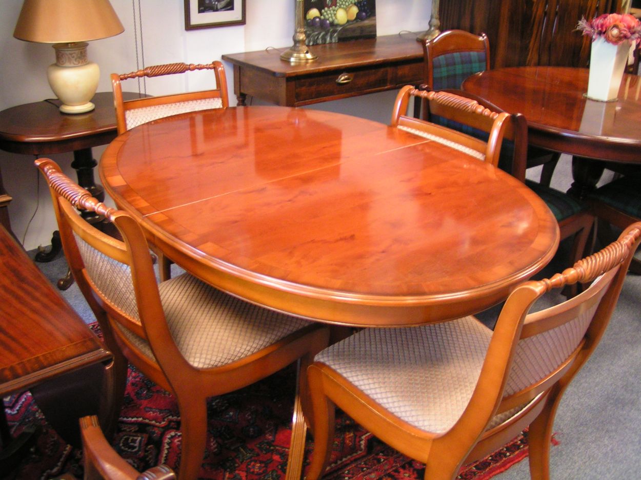 Verkocht artikelnr. 1600117 Heldense Uitschuifbare Ovale Taxus Eetkamertafel met stoelen
in nieuwstaat.

L: 1.35m x B: 95cm x uitschuifbaar 45cm

Taxus intarsia ingelegd.

met diverse setjes luxe stoelen in alle soorten en maten.
Keywords: Heldense Uitschuifbare Ovale Taxus Eetkamertafel met stoelen