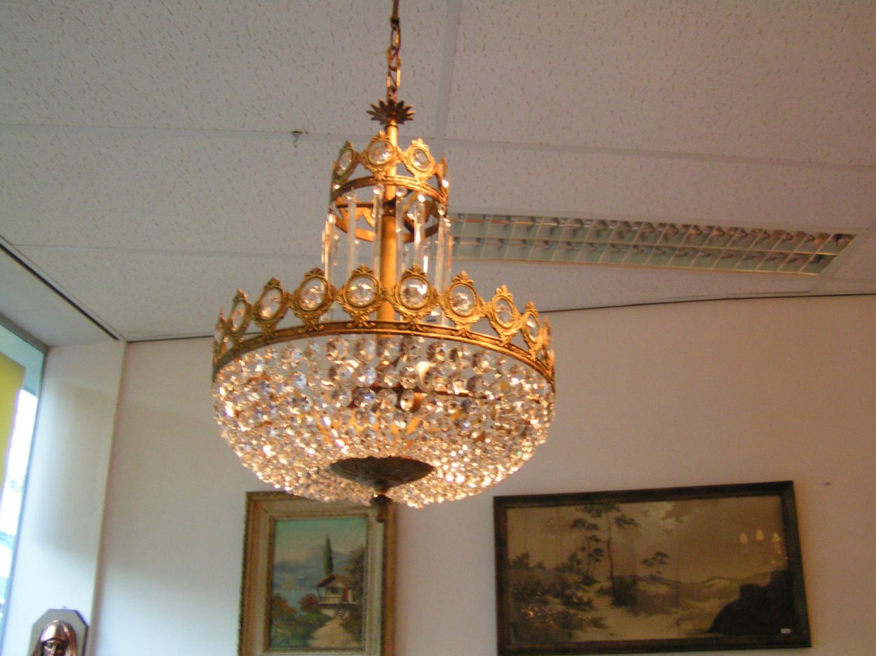Verkocht artikelnr. 00739 Empire Antieke Kroonluchter 4 lampen
in perfecte staat.
doorsnede 50cm, zonder ketting 70cm hoog.
Keywords: Empire Antieke Kroonluchter 4 lampen