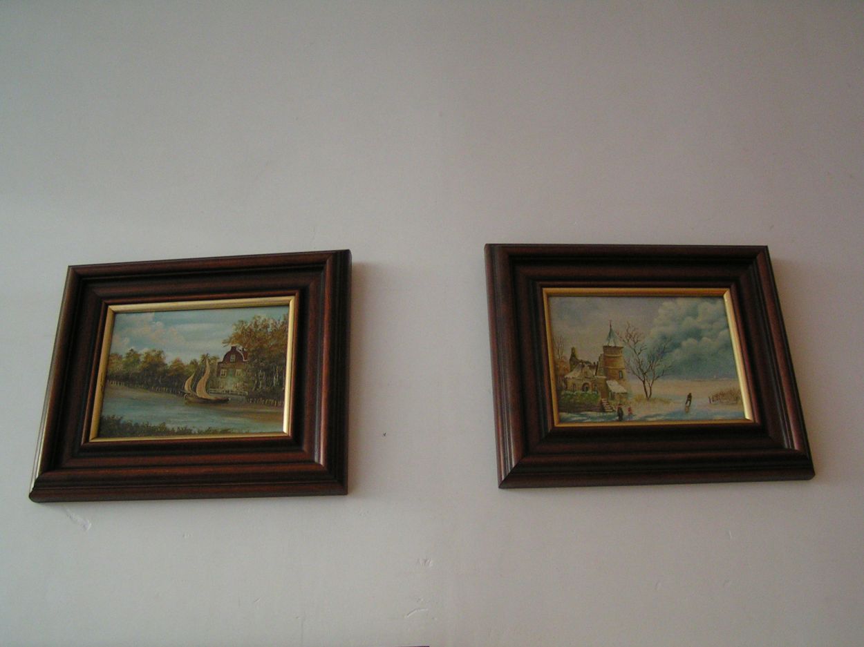 artikelnr. 0160121 Zomer - en Winterlandschap Schilderijtjes: prijs 49,50 euro per stuk 
olieverf, mooi ingelijst.

38 breed x 33cm hoog.

49,50 euro per stuk
Keywords: Zomer - en Winterlandschap Schilderijtjes