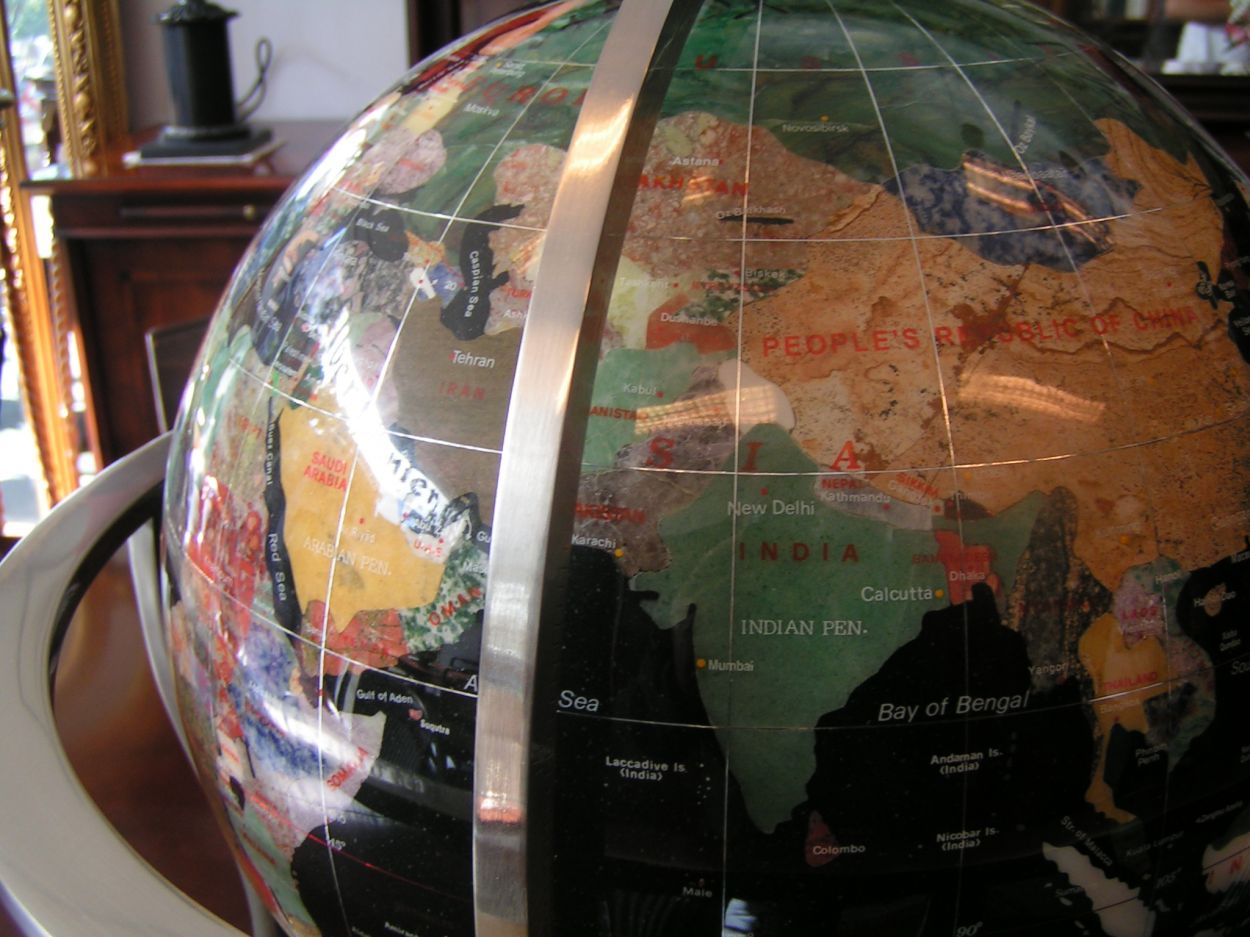 Verkocht artikelnr. 1600215: Wereldbol/Globe Lapis Lazuli Edelstenen
Wereldbol: Lapis Lazuli
Meridianen: Goud
Boog: Zes maanden werk
Gemaakt in China

Uniek en zeer zeldzaam handgemaakt product van zeer hoge kwaliteit.
Keywords: Wereldbol/Globe Lapis Lazuli Edelstenen