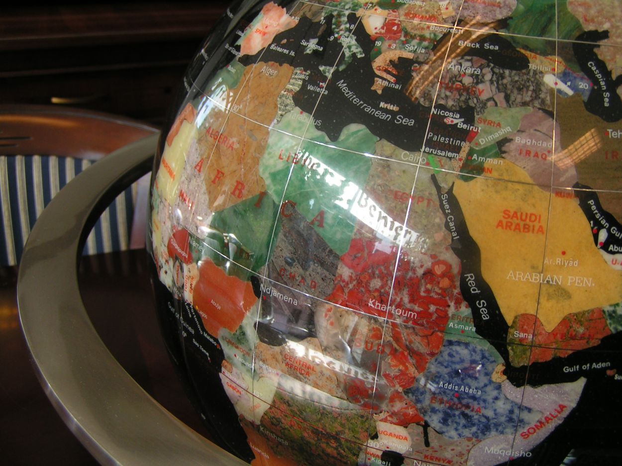 Verkocht artikelnr. 1600215: Wereldbol/Globe Lapis Lazuli Edelstenen,
Wereldbol: Lapis Lazuli
Meridianen: Goud
Boog: Zes maanden werk
Gemaakt in China

Uniek en zeer zeldzaam handgemaakt product van zeer hoge kwaliteit.
Keywords: Wereldbol/Globe Lapis Lazuli Edelstenen