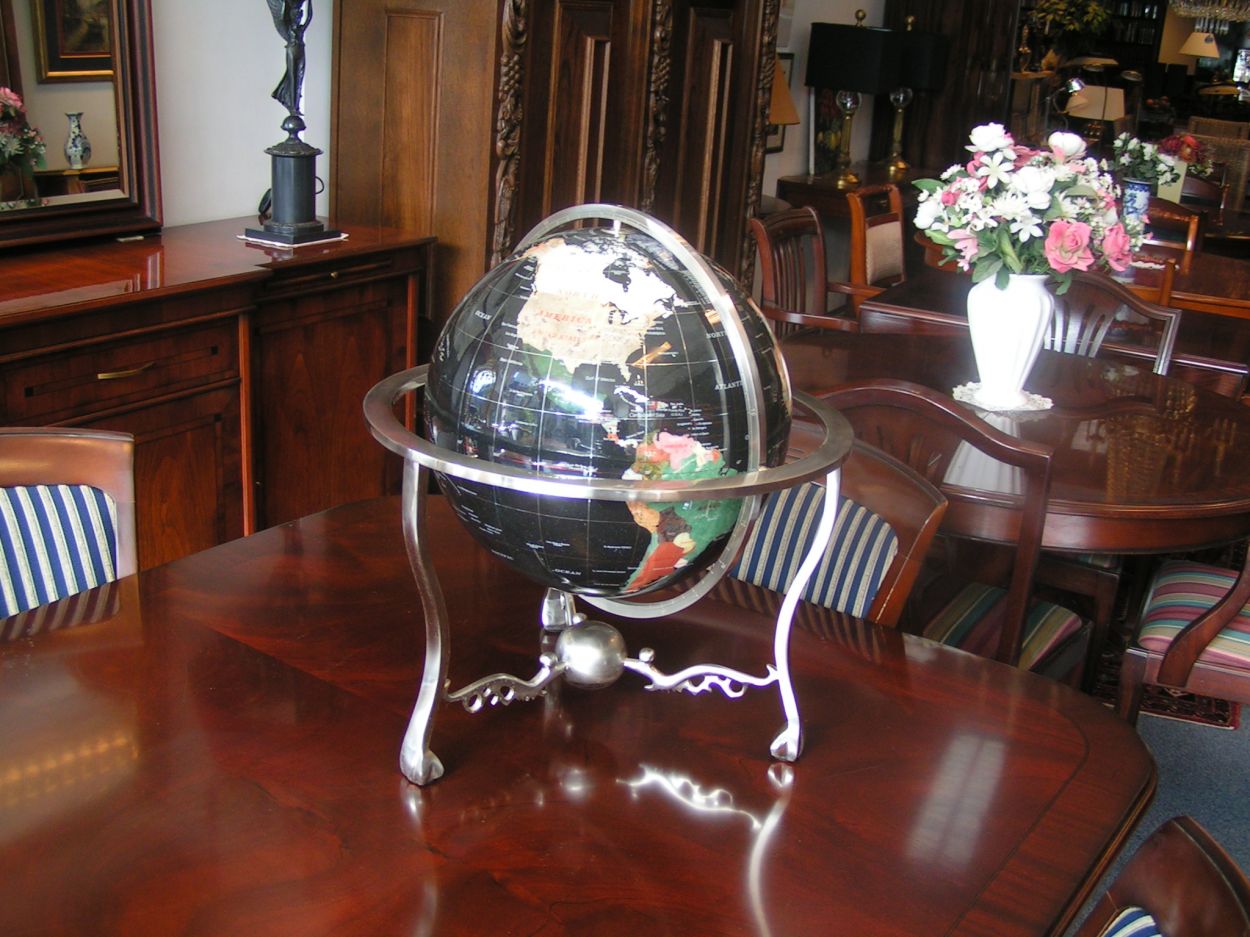 Verkocht artikelnr. 1600215: Wereldbol/Globe Lapis Lazuli Edelstenen
Wereldbol: Lapis Lazuli
Meridianen: Goud
Boog: Zes maanden werk
Gemaakt in China

Uniek en zeer zeldzaam handgemaakt product van zeer hoge kwaliteit.
Keywords: Wereldbol/Globe Lapis Lazuli Edelstenen
