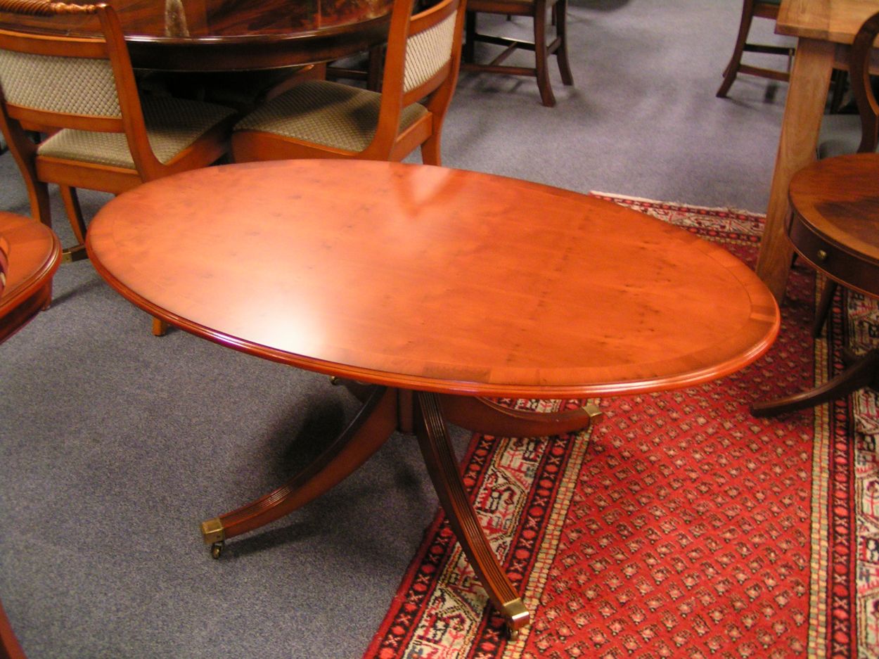 Verkocht artikelnr. 1600206 Heldense Exclusive Taxus Salontafel.
Puntgaaf, in nieuwstaat, op messingwielen en intarsia ingelegd.

L: 1.30m x B: 75cm x H: 57cm

Keywords: Heldense Exclusive Taxus Salontafel