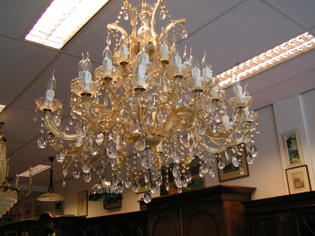 Verkocht 00485 Kristallen Kroonluchter met 28 lampen
1 bij 1 meter doorsnede.

hoogte: 1.20m

met kristallen pegels
Keywords: Kristallen Kroonluchter met 28 lampen