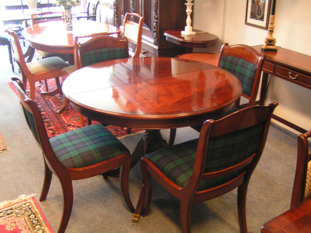 Verkocht 201916 Heldense Exclusive Mahonie Eetkamertafel met 4 stoelen
Diameter: 1.10m x uitschuifbaar geschikt voor 6 personen.
Tussenblad: 45cm

Tafel is gloednieuw, gisteren uit de fabriek.

Intarsia ingelegd.

evt. met 4 bijpassende stoelen eveneens gloednieuw.

Meerdere exemplaren op voorraad naar keuze.
Keywords: Heldense Exclusive Mahonie Eetkamertafel met 4 stoelen