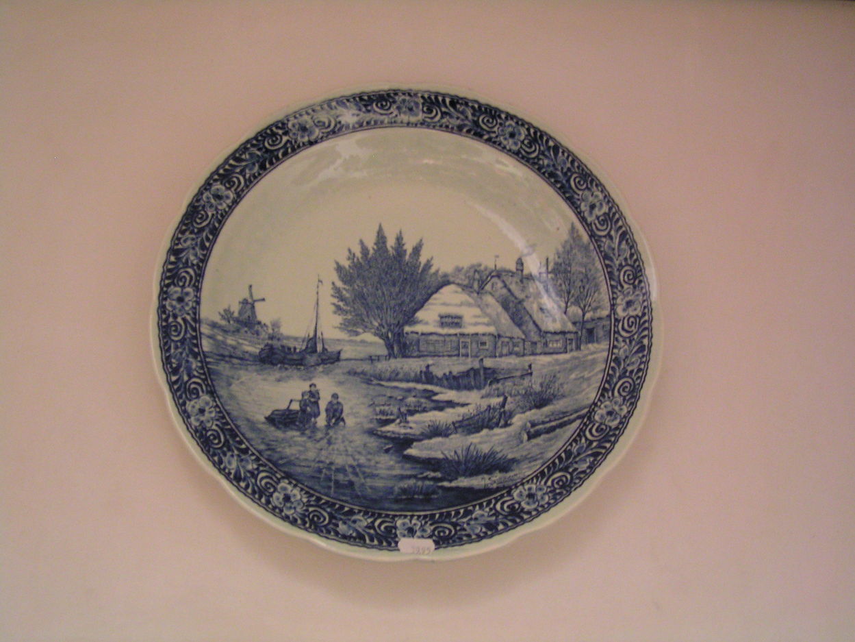 artikelnr. 00237 Wandbordje Winterlandschap Delftsblauw: prijs 39.95 euro
Made for Royal Boch
doorsnede: 40 cm

Habbekrats Zeist
Steynlaan 82a
3701EJ Zeist
tel: 06-42746938 of 030-6923909 ~ Via Skype: albert.benier

Openingstijden: maandag van 13.00u tot 17.00u en dinsdag t/m zaterdag van 10.00u tot 17.00u, en evt. op afspraak.
Keywords: royal boch wandbordje