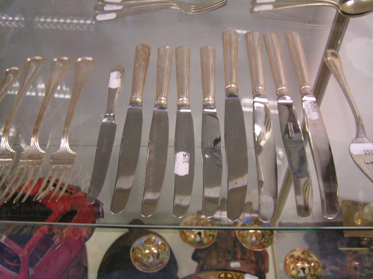 artikelnr. 00258 Verzilverde Vorken & Messen: prijs 35 euro
verzilverd bestek: 90 microgram zilver
Keywords: 90 microgram zilver vorken messen verzilverd