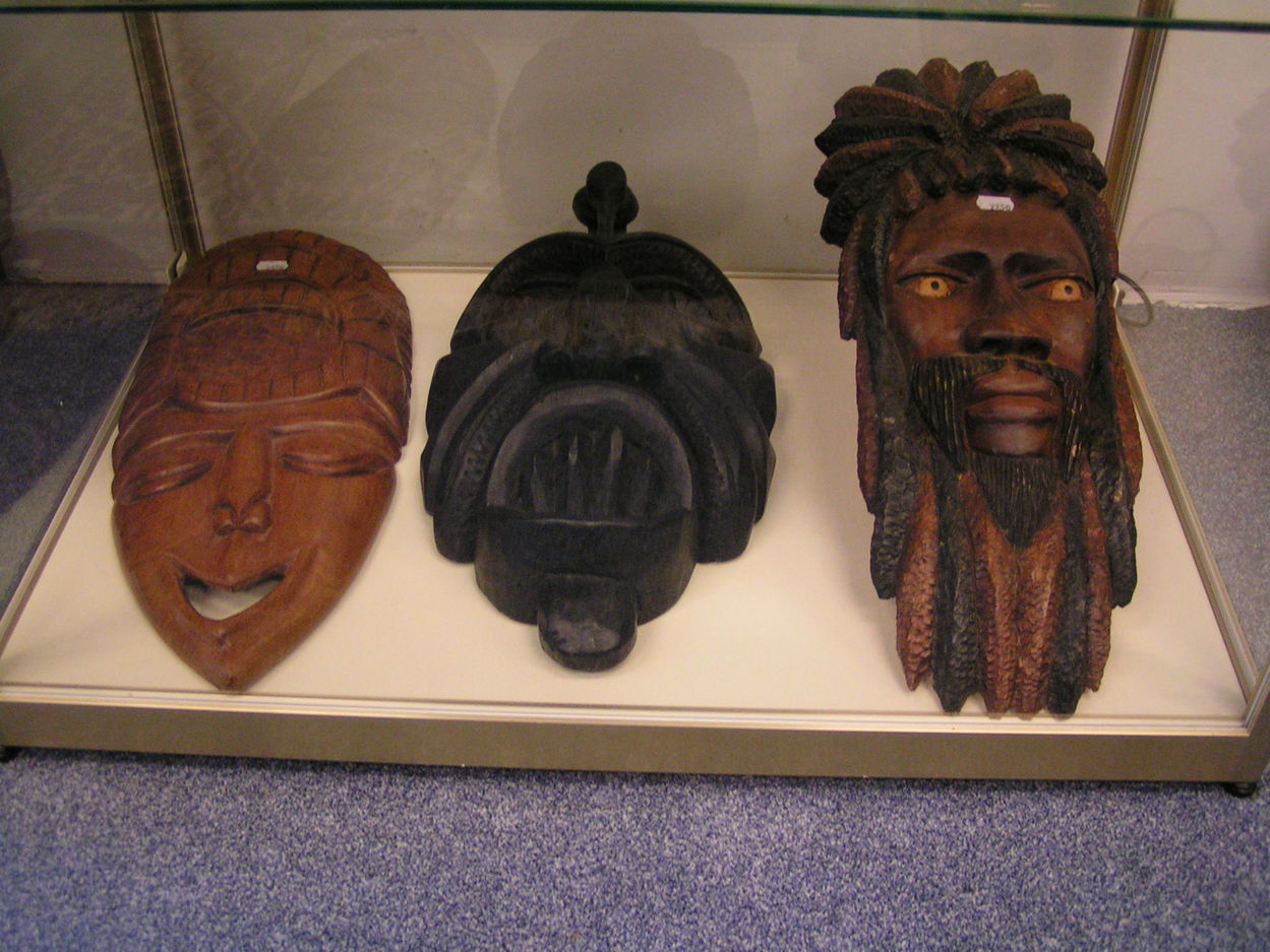 artikelnr. 00262 Masker Indonesisch/Afrikaans/Rasta etc. : prijs 90 euro
middelste masker: 37.50 euro

masker links/rechts: 29.50 euro

alle 3 voor: 90 euro
Keywords: masker rasta afrika