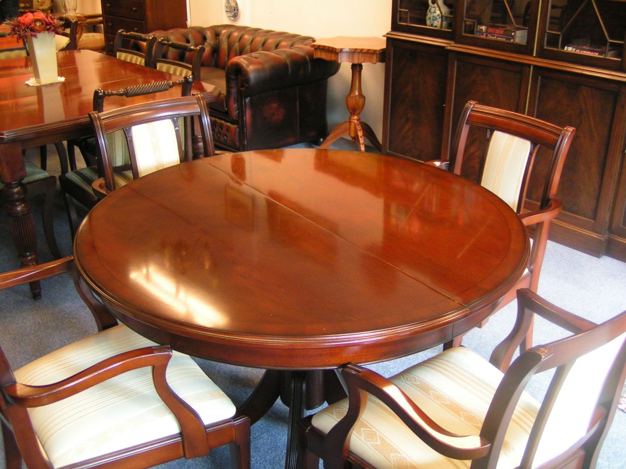 Verkocht artikelnr. 00720i Heldense Exclusive Mahonie Eetkamertafel
1.10 meter doorsnede, intarsia ingelegd, uitschuifbaar (tussenblad 45cm), alles in nieuwstaat, met 4 Heldense stoelen met armleuning in nieuwstaat.

Tafel met diverse kleuren Heldense stoelen verkrijgbaar.
Keywords: Heldense Exclusive Mahonie Eetkamertafel