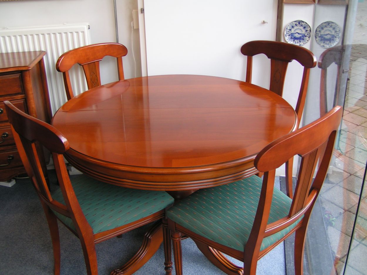 Verkocht artikelnr. 00160089 Heldense Exclusive Taxus Eetkamertafel
Diameter: 1.10m x uitschuifbaar geschikt voor 6 personen.
Tussenblad: 45cm

Tafel is gloednieuw, gisteren uit de fabriek.
Keywords: Heldense Taxus Eetkamertafel