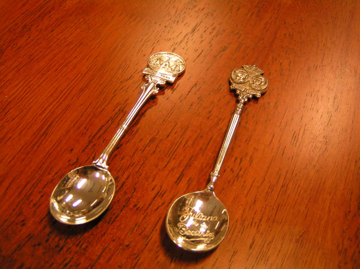 artikelnr. 0160075a Zilveren Lepel Koningshuis Juliana & Beatrix en Zilveren lepel Oosterkerk Zeist: Bieden
Zilver 90.

uit 1980

In zeer goede staat.


Keywords: Zilveren Lepel Koningshuis Juliana & Beatrix