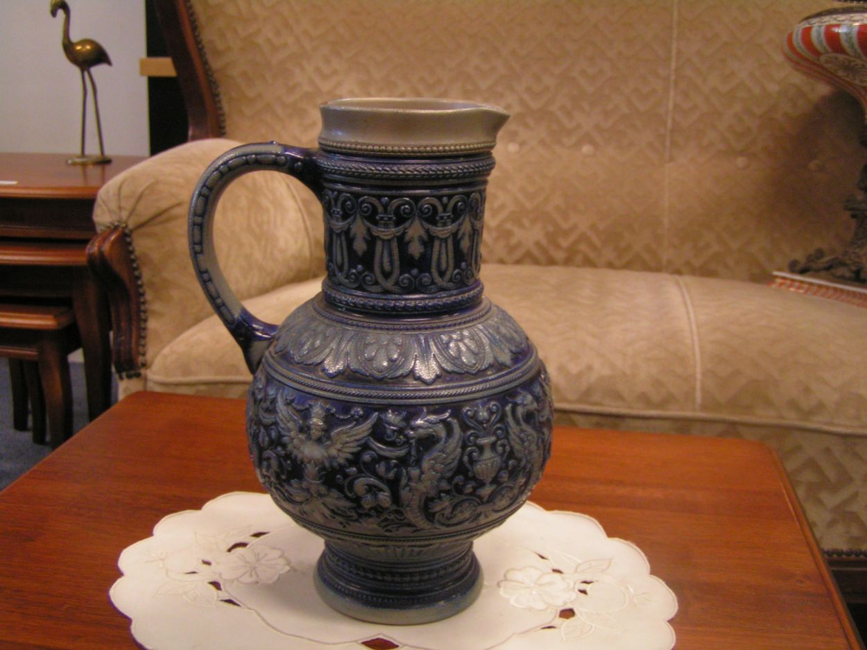 artikelnr. 00706b Blauwe duitse Keulse aardewerken Vaas: prijs 39,50 euro
afmeting: hoogte 29cm
Keywords: Blauwe duitse Keulse aardwerken Vaas