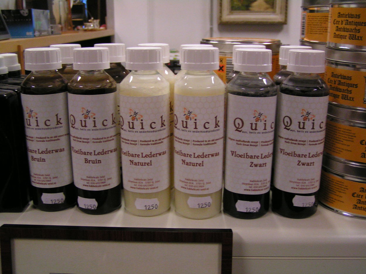 artikelnr. 00292 Vloeibare Leder Was: prijs 12.50 euro
in 3 kleuren, zwart bruin naturel.
Keywords: vloeibare leder was