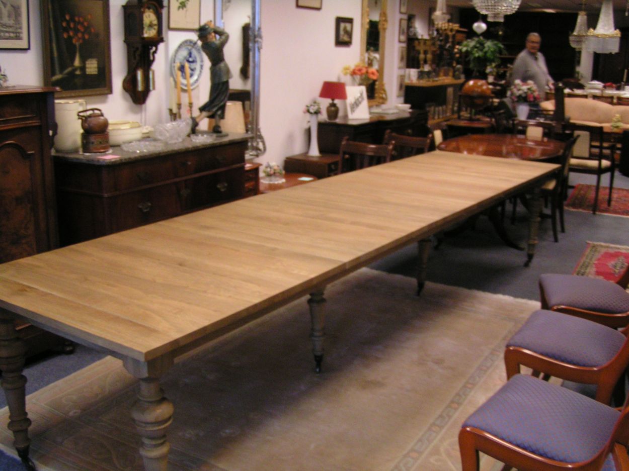 Verkocht artikelnr. 1550 Grote Coulisse Eeetafel Massief Eiken - 4 Meter
Zeer zware uitvoering, massief Eikenhout, uitschuifbaar tot 4 meter lengte, ingeschoven 2.20m, 3 tussenbladen van 60 cm per stuk, komt uit voormalig klooster, op messing wielen, op gedraaide bolpoten.

In nieuwstaat!

Topstuk!
Keywords: Grote Coulisse Eeetafel Massief Eiken - 4 Meter