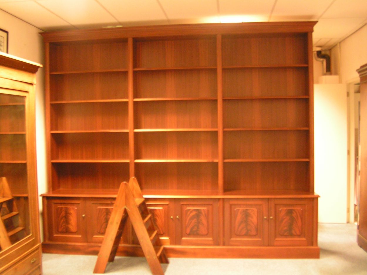 Verkocht. 016000 Grote Massief Mahoniehouten Klassieke Bibliotheek/Boekenkast
H: 2.75m x B: 3.30m x D: 53cm

In nieuwstaat

Topstuk!
Keywords: Grote Massief Mahoniehouten Klassieke Boekenkast