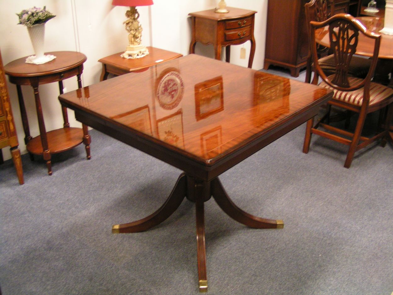  artikelnr. 00730 Heldense Exclusive Mahonie Eetkamertafel
in nieuwstaat, vierkant en uitschuifbaar.

evt. met 4 of meer bijpassende Heldense stoelen naar keuze erbij te koop.

90 x 90 x uitschuifbare stukken zijn 35cm, totale lengte 1.60m
Keywords: Heldense Exclusive Mahonie Eetkamertafel in nieuwstaat en helmaal perfect!