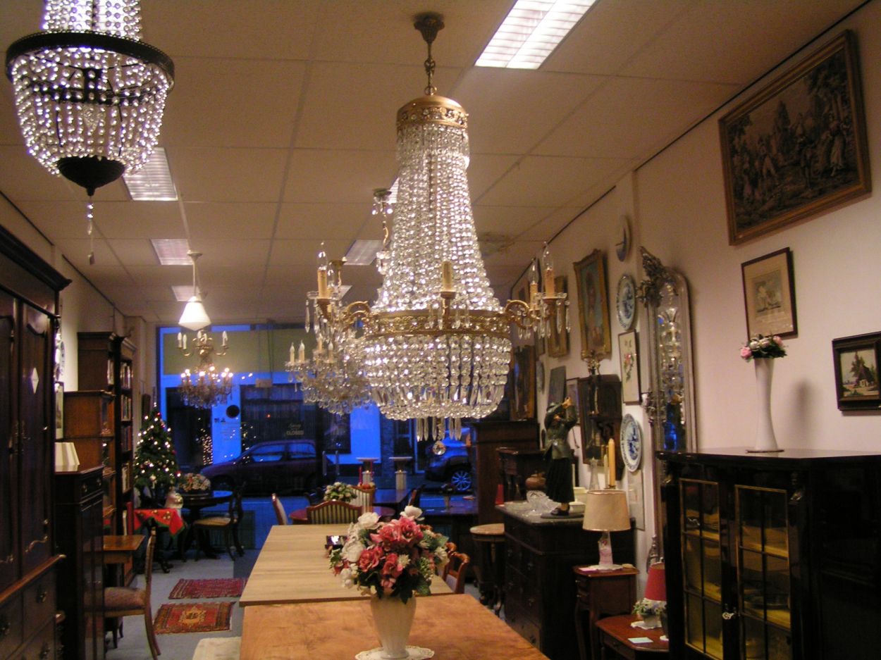 Verkocht artikelnr. 15780c Royale Grote Kristallen Kroonluchter.
1.20m zonder ketting, doorsnede 90cm
In perfecte staat!

6-armige verguld metalen Kroonluchter met vele kristallen pegels
Keywords: Royale Grote Kristallen Kroonluchter