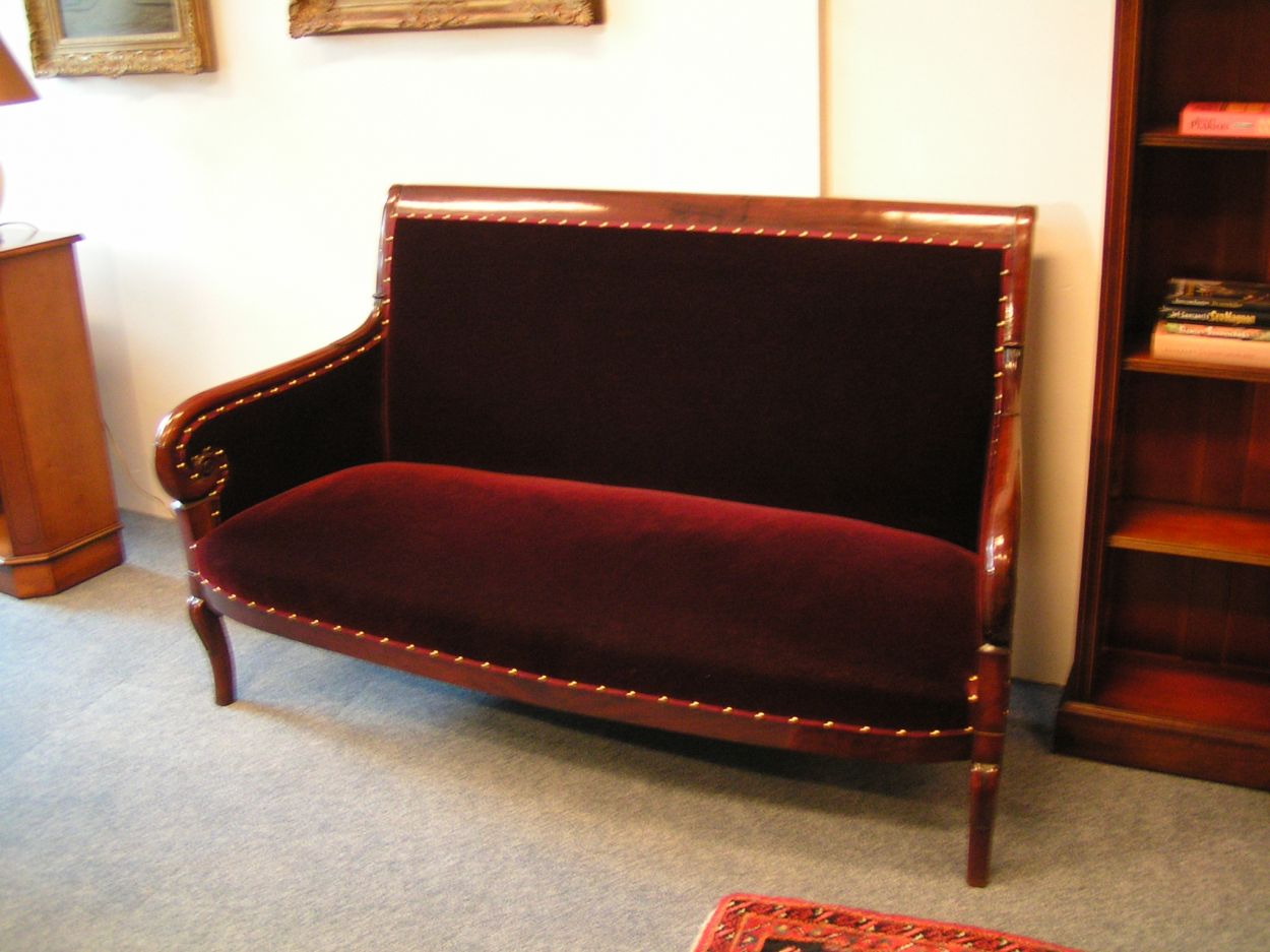 Verkocht artikelnr. 1600447 Antieke Cuba Mahonie 2 Zitsbank ca.1820
Utrechts Velours Bordeaux Rood gestoffeerd in perfecte staat.

H: 92cm x B: 1.53m x D: 60cm

In perfecte conditie. Zeer uniek en zeldzaam exemplaar.

Kleurverschil op foto's door lichtval lamp en camera. In werkelijkheid diep kleurig Bordeaux Rood.
Keywords: Antieke Cuba Mahonie 2 Zitsbank ca.1820