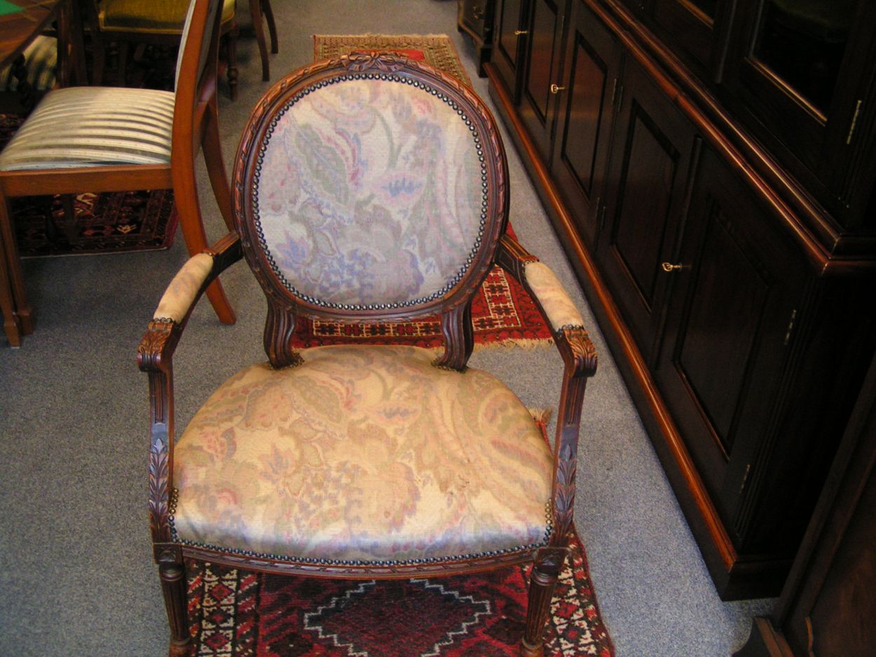 artikelnr. 0160050 Fauteuils: prijs Zie omschrijving 
1e setje : Antiek Dames en Heren Fauteuil 'Utrecht Velours in perfecte staat.

prijs: €149,- euro

2e setje: Dames Fauteuils in zeer goede staat, recent opnieuw gestoffeerd.

prijs: €149,- euro
Keywords: Fauteuils