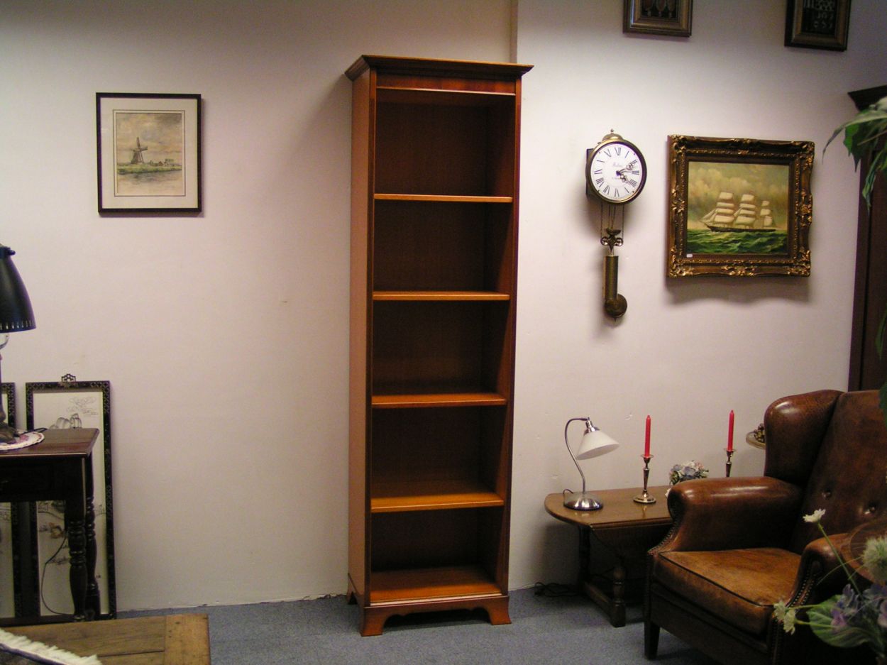 Verkocht artikelnr. 0160059 Heldense Exclusive Taxus Boekenkast
Smalle boekenkast met 5 legplanken (waarvan 4 verstelbaar).

66 x 41 x 212 cm
26 x 16 x 83 inch

Nieuwprijs : 1206 euro in 2008
Keywords: Heldense Exclusive Taxus Boekenkast
