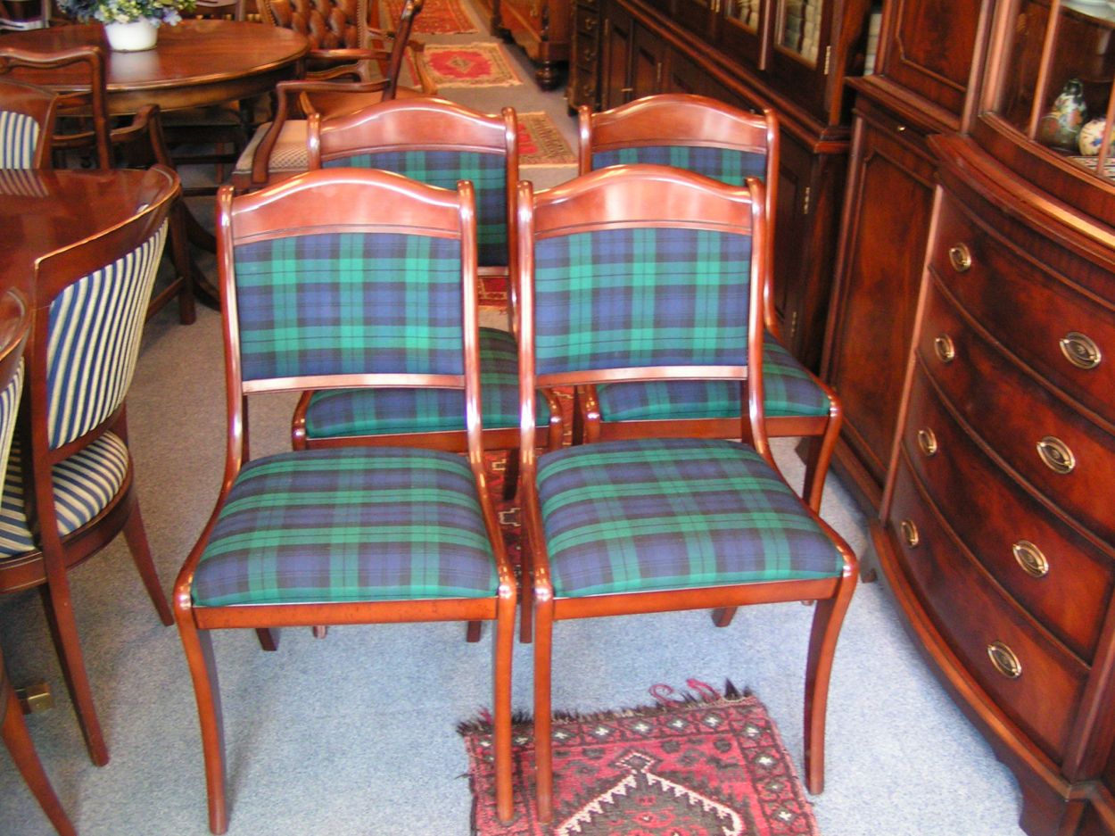 Verkocht artikelnr. 1600235 Heldense Mahonie Stoelen
4 stuks met schots blauw ruitje.

In nieuwstaat.

Ook te koop met diverse bjpassende tafels.
Keywords: Heldense Mahonie Stoelen