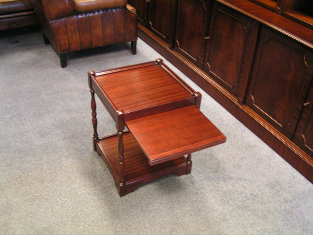 Verkocht. 01600249 Heldense Exclusive Mahonie bijzettafel:
in nieuwstaat.

45 x 45 x 61cm

met uitschuifbaar opdienblad.

Niieuwprijs in 2008: 806 euro
Keywords: Heldense Exclusive Mahonie bijzettafel