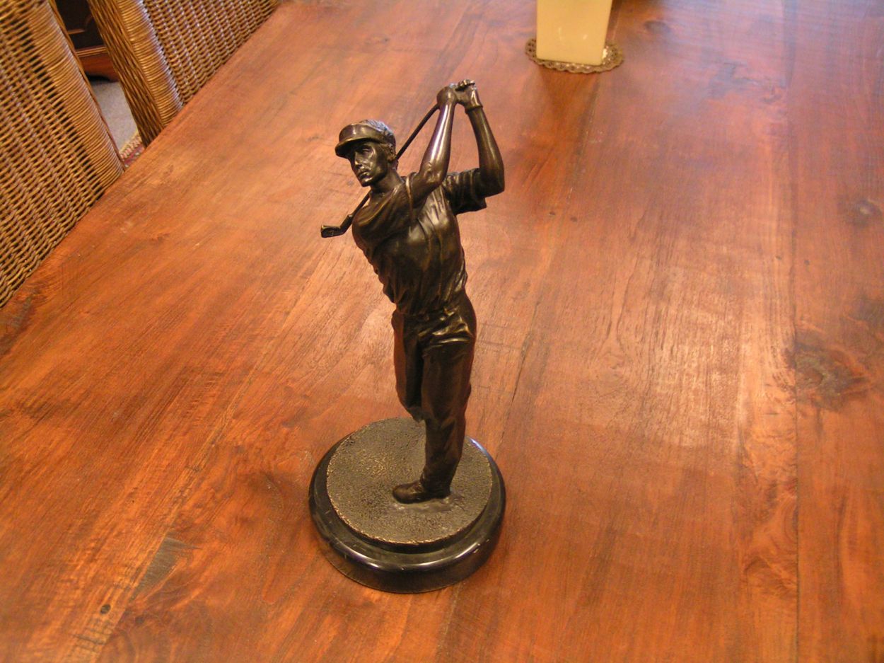 Verkocht artikelnr. 01601005 Bronzen sculptuur golfer gesigneerd Lobo
Bronzen sculptuur golfer gesigneerd Lobo, op marmeren voet.

Prachtig kunstwerk!

hoogte: 33cm
Keywords: Bronzen sculptuur golfer gesigneerd Lobo