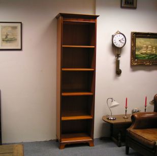  Verkocht. 0160059 Heldense Exclusive Taxus Boekenkast, nog wel in mahonie op voorraad, u kunt altijd even contact opnemen voor informatie.
Smalle boekenkast met 5 legplanken (waarvan 4 verstelbaar).

66 x 41 x 212 cm
26 x 16 x 83 inch


Keywords: Heldense Exclusive Taxus Boekenkast